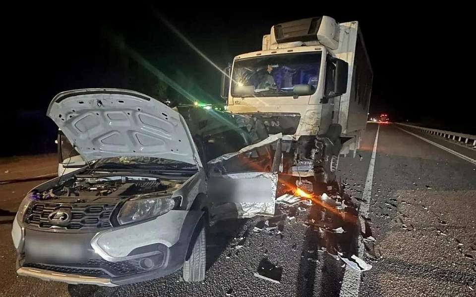 Погиб 22-летний водитель «Лады» при страшном столкновении с грузовиком под Воронежем