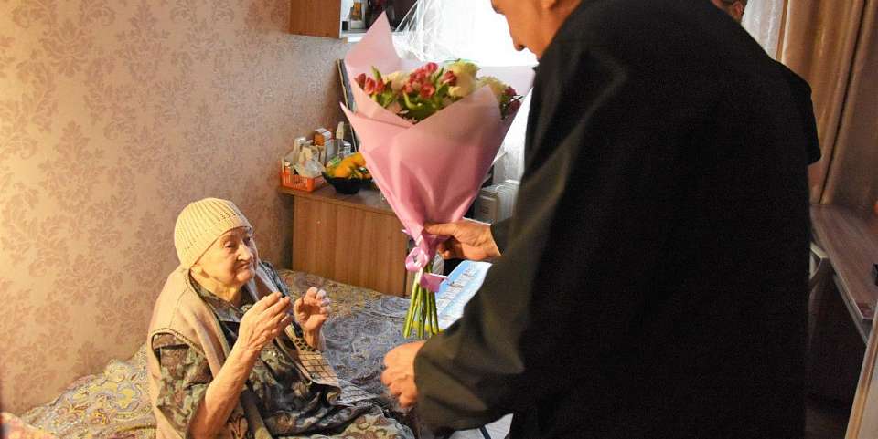 Труженик тыла, ветеран труда Анастасия Фёдорова празднует в Воронеже своё 100-летие