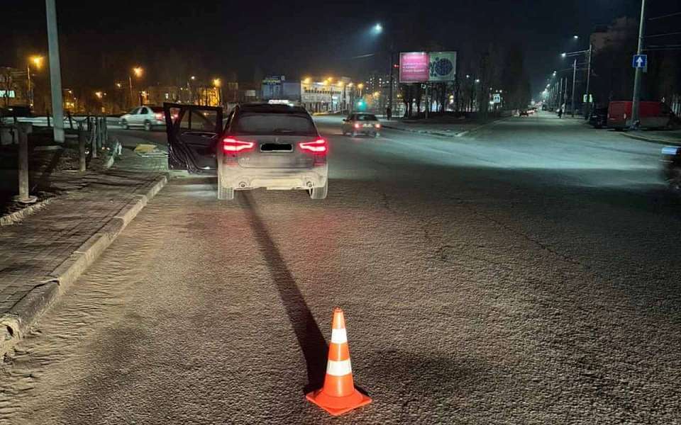 Автомобилистка на иномарке сбила 17-летнюю девушку рядом с переходом в Воронеже