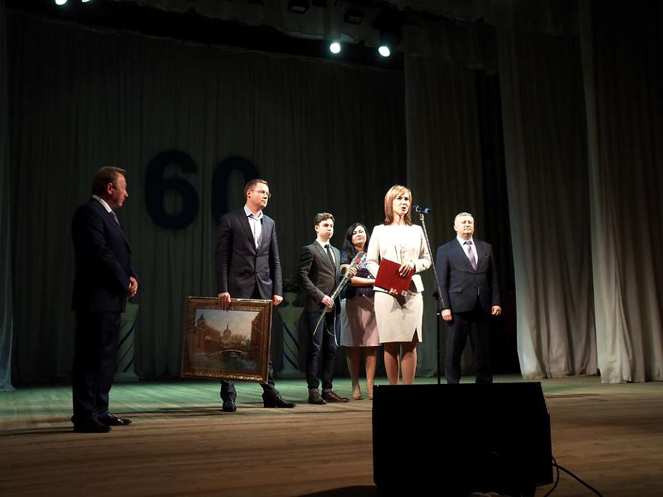 Руководитель управы Центрального района поздравил с 60-летием коллектив ВФ РЭУ им. Плеханова