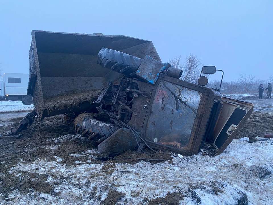 На воронежской трассе в ДТП с фурой пострадал 59-летний тракторист