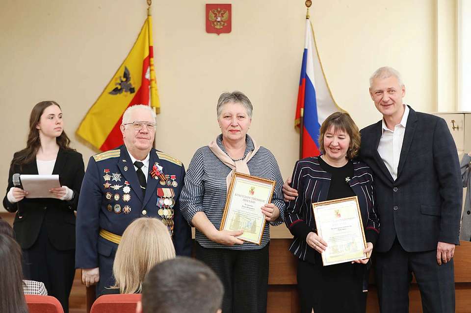 «Мы всегда на связи с ребятами»: воронежских волонтеров наградили за помощь бойцам СВО