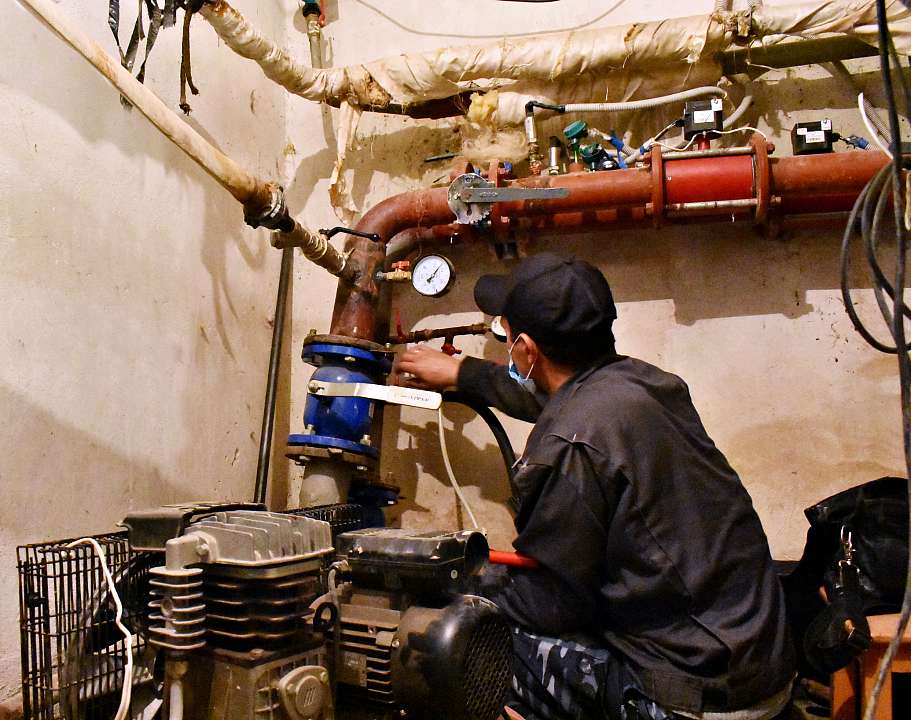 В Ленинском районе продолжается подготовка к предстоящему отопительному сезону