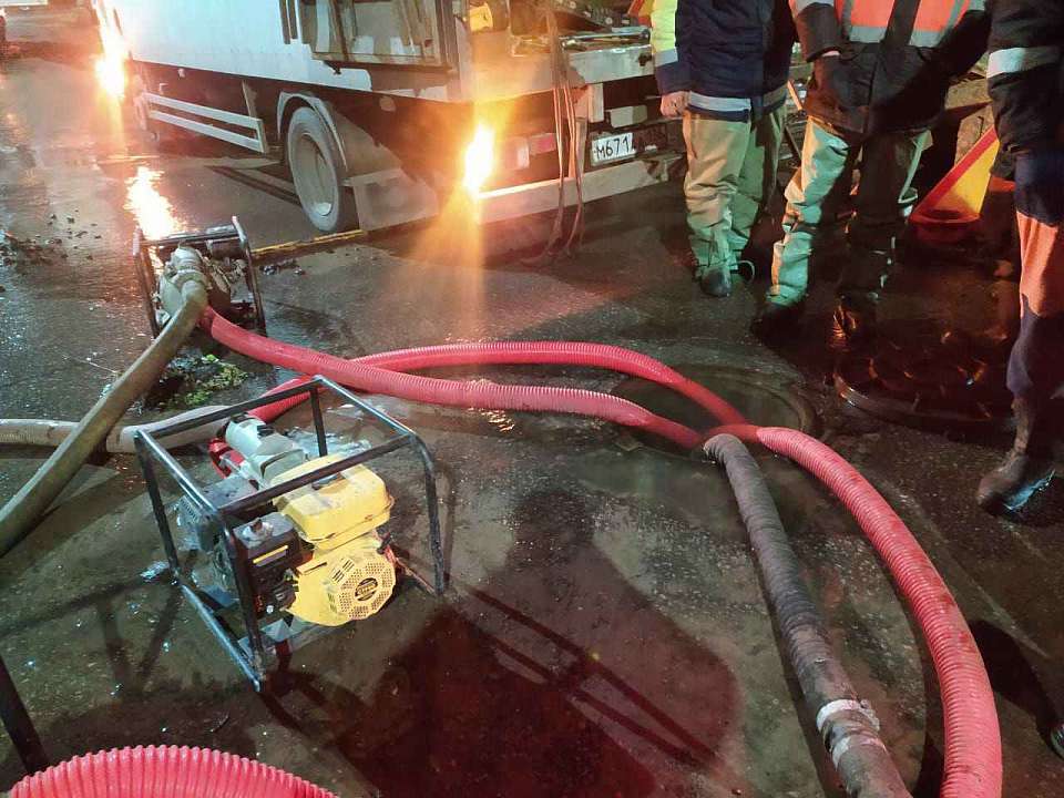 Уже весь Ленинский район Воронежа остался без воды из-за коммунальной аварии