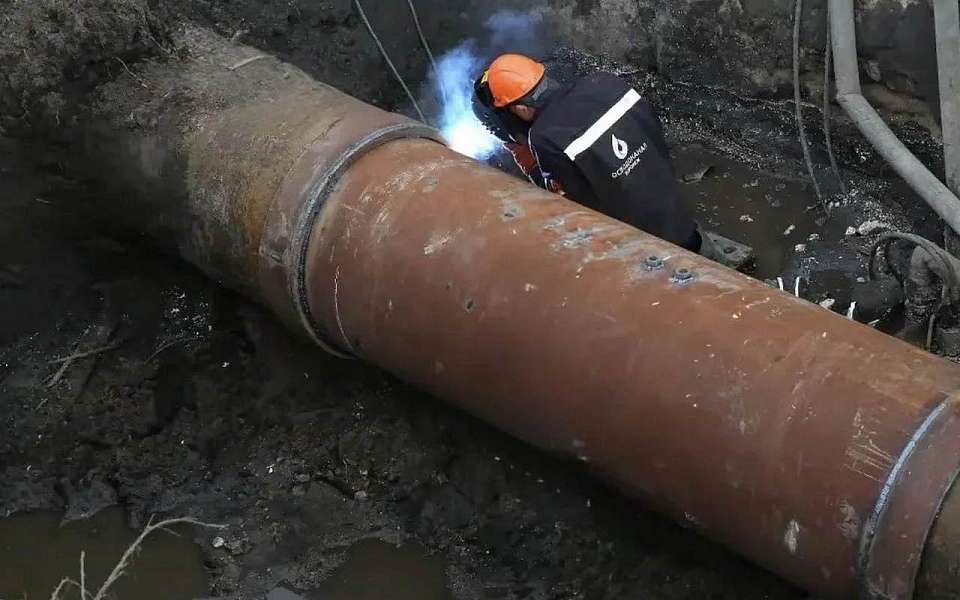 Сварочные работы начались на аварийном водоводе в Воронеже