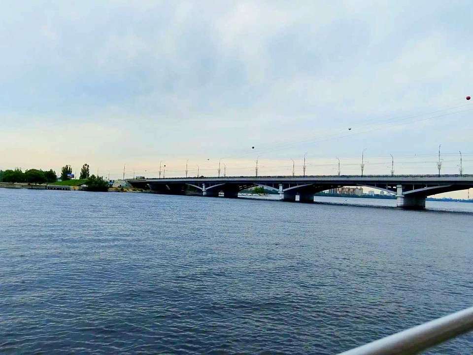 На Воронежском водохранилище слабовидящий рыбак на надувной лодке потерялся в камышах