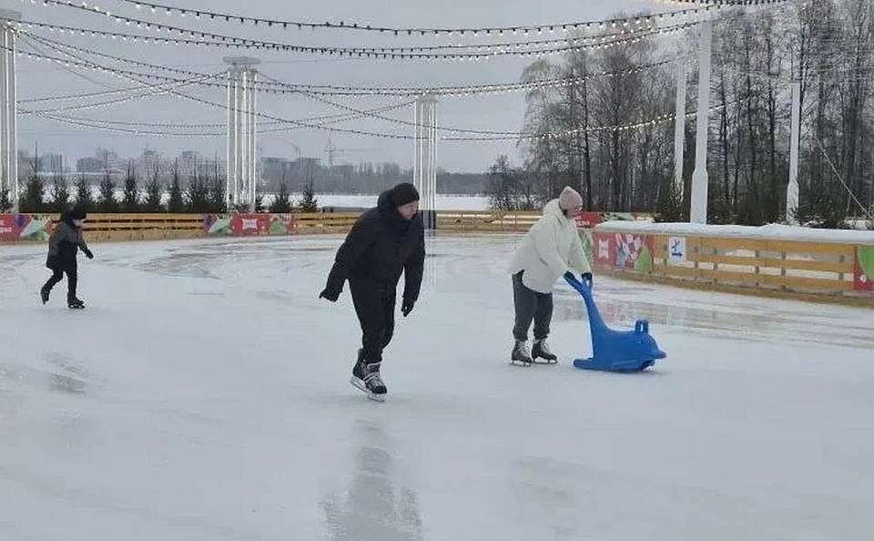 Каток вновь открылся на Адмиралтейской площади Воронежа