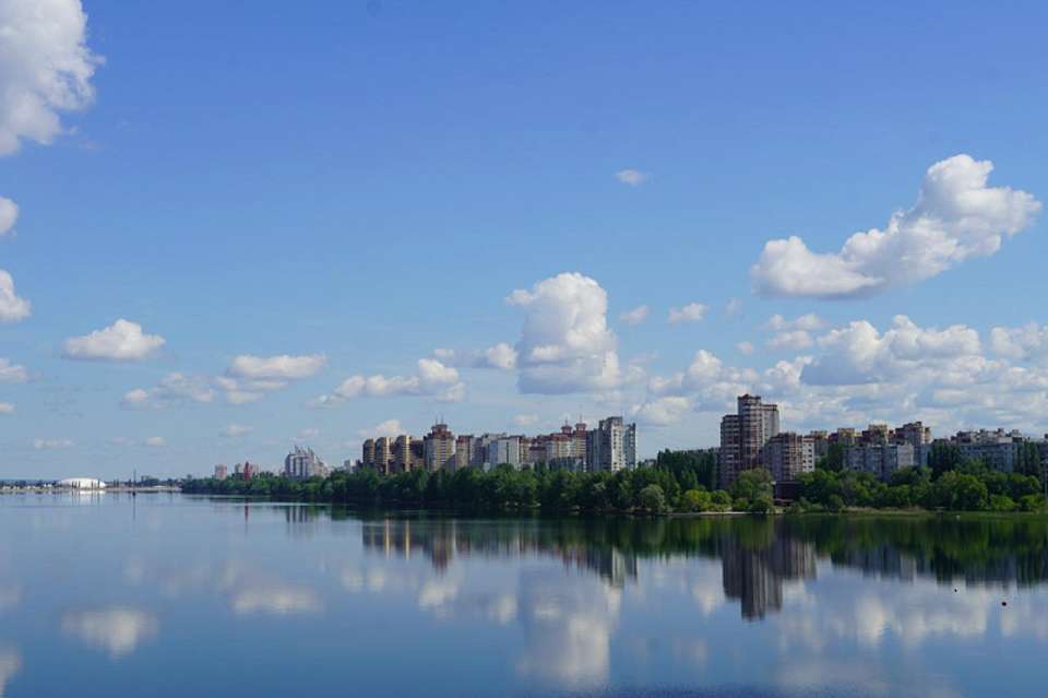 Тысячи мальков толстолобика и сазана выпустили в Воронежское водохранилище