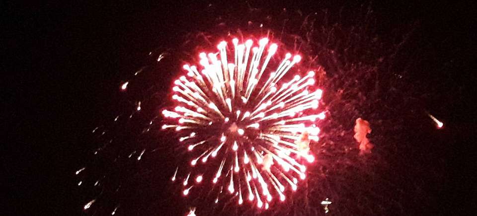 В минуты опасности кто-то устроил салют в воронежском микрорайоне Шилово