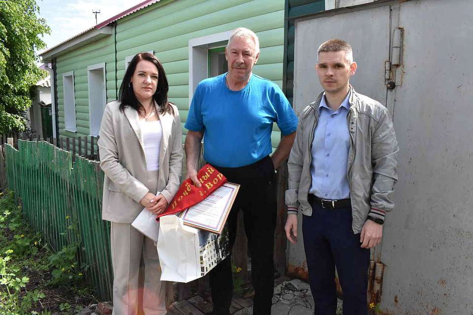 В Ленинском районе ветерана войны поздравили с присвоением высшего звания города Воронежа