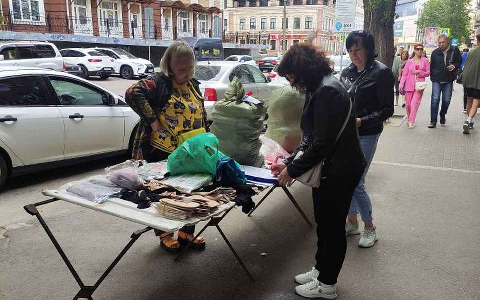 У незаконных торговцев в Ленинском районе изъяли более 3 тыс. непродовольственных товаров и 180 кг продуктов