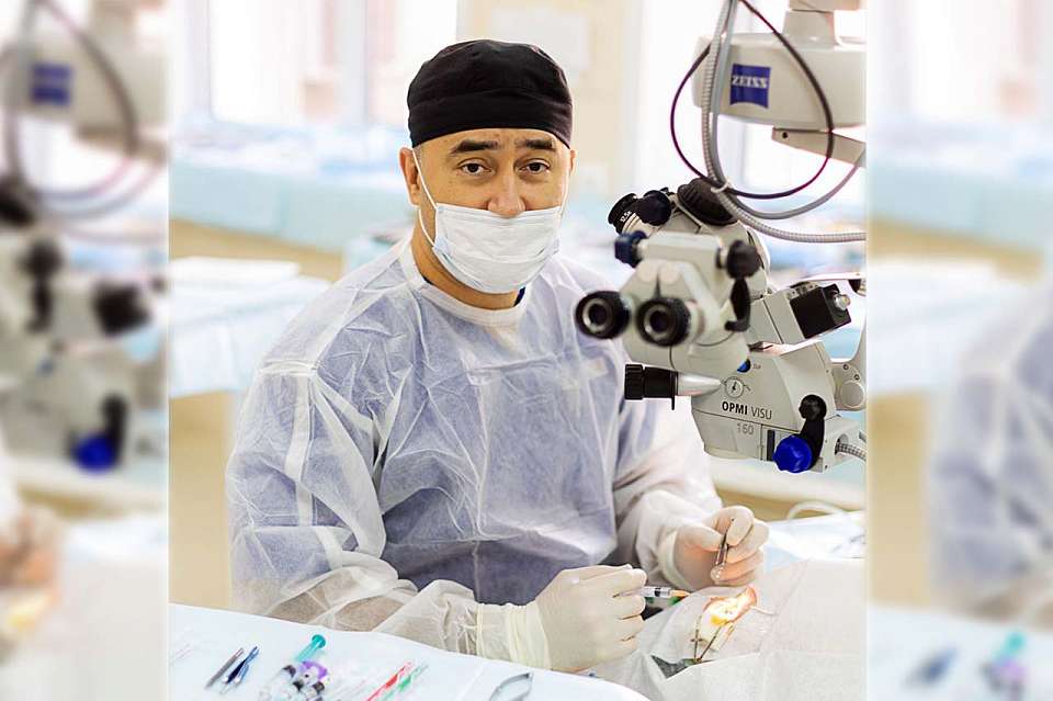 Воронежский офтальмохирург провел уникальную операцию в прямом эфире