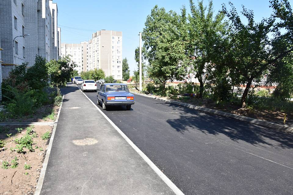 В Железнодорожном районе продолжается ремонт дворов