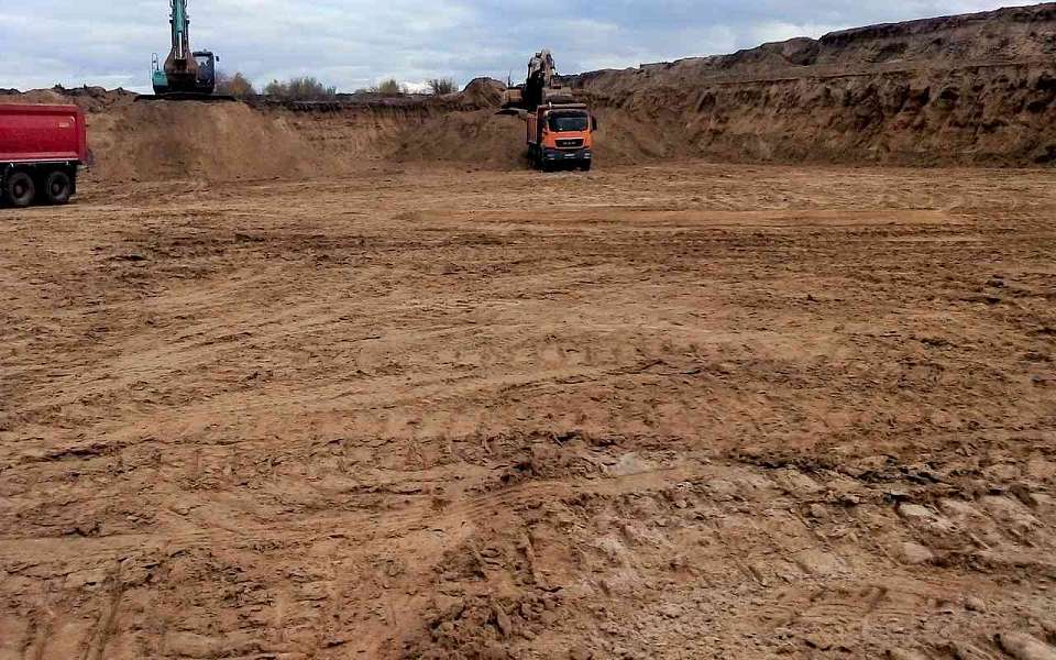 Работающий без проекта огромный песчаный карьер выявили воронежские экологи