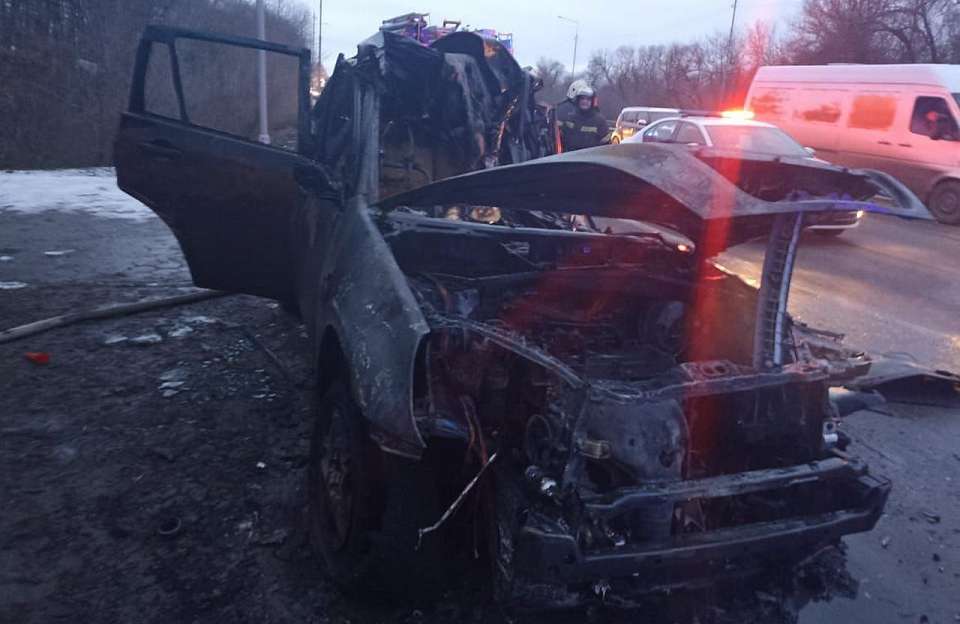 Женщина погибла в массовой аварии с двумя грузовиками на подъезде к Воронежу