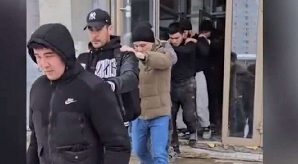 Опубликовано видео задержания нелегальных мигрантов на стройках в Воронеже