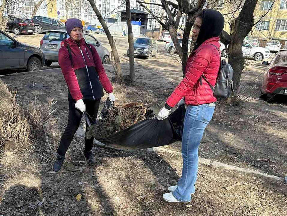 В Коминтерновском районе продолжается месячник благоустройства