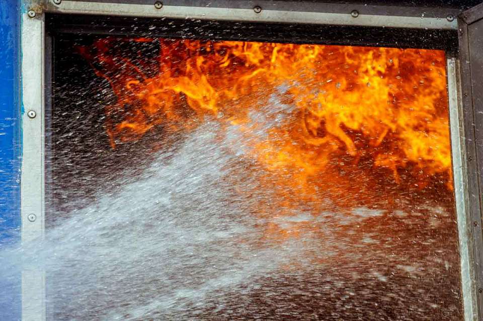 Ирландский паб спасли от огня воронежские пожарные