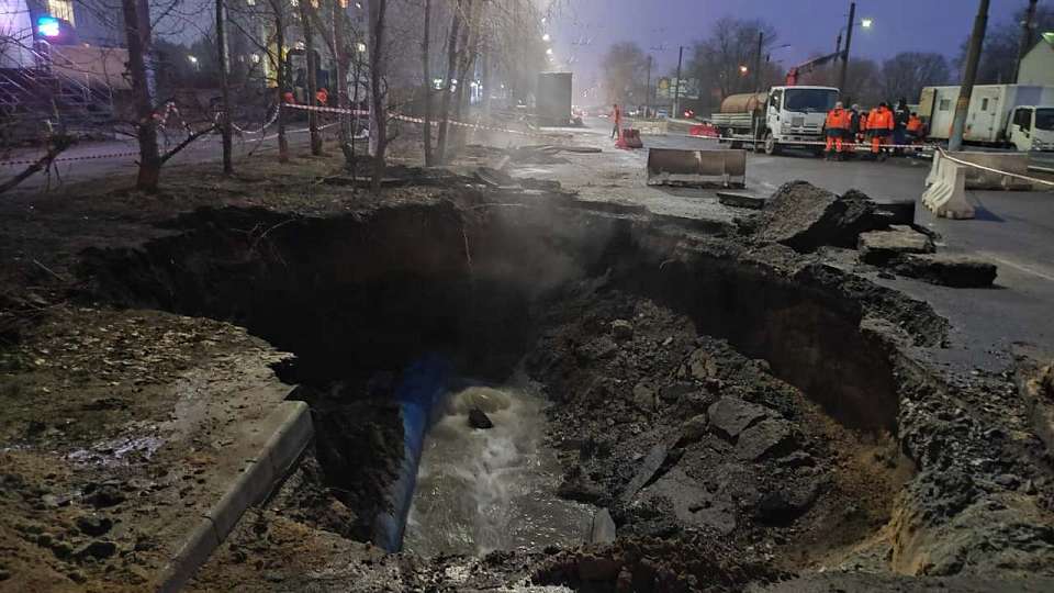 Продолжается ремонт повреждённого канализационного коллектора в Воронеже