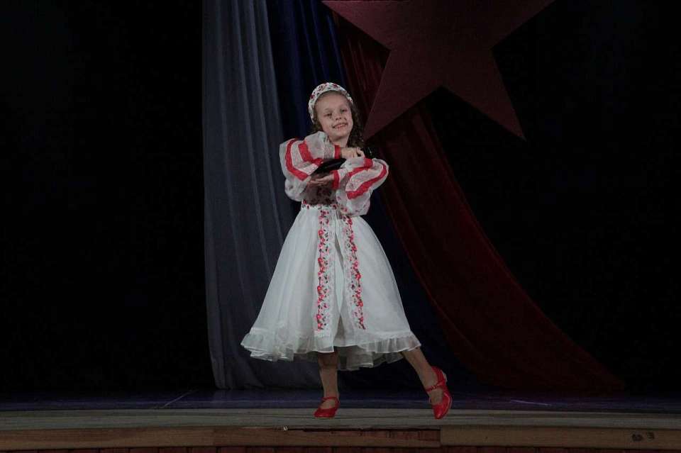 Эхо Победы в каждом аккорде: в Левобережном районе прошел фестиваль патриотической песни