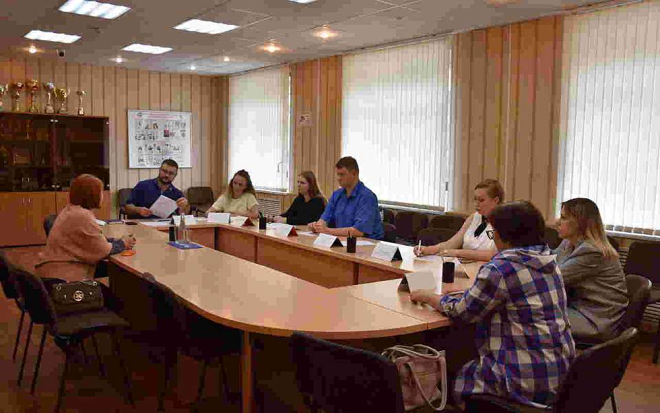 В Железнодорожном районе продолжается работа по защите прав сотрудников различных организаций и пополнению бюджета