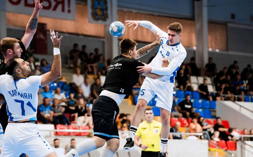 Гандболисты «Воронежа» уступили саратовцам под занавес Кубка Виктора Лаврова