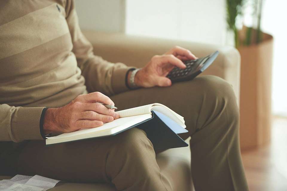 Кого ждут надбавки и можно ли купить будущую пенсию