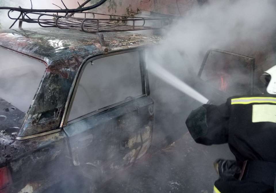 Иномарка полностью выгорела при пожаре в Воронежской области