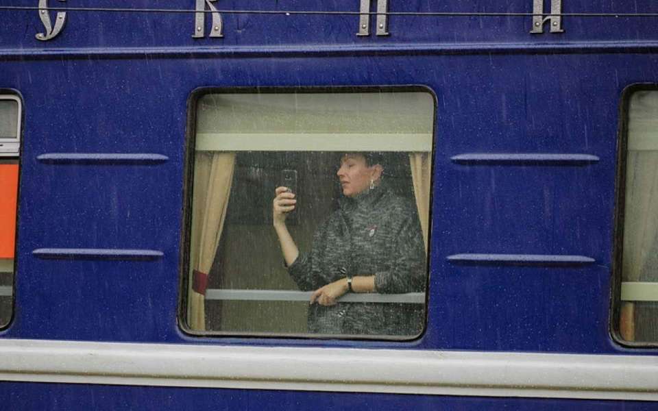 Мужчина с ножом напал на женщину в поезде в Воронежской области