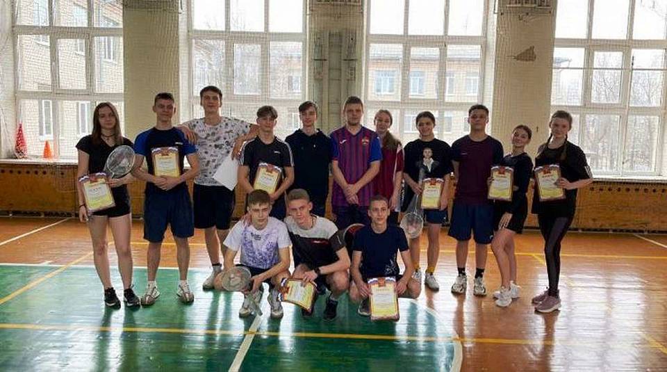 В Ленинском районе прошли соревнования по бадминтону среди учащихся общеобразовательных учреждений