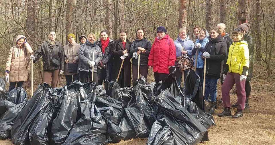 В Коминтерновском районе прошел массовый субботник