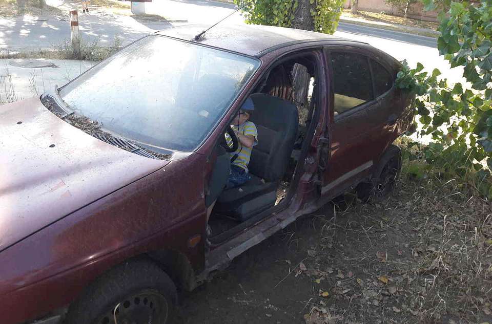 Угонщик оставил в брошенном автомобиле в воронежском селе свой номер телефона