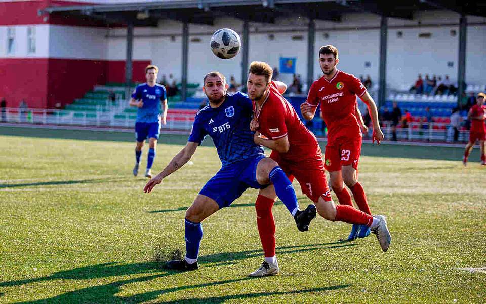 Футболисты «Атома» и «Локомотива» не выявили победителя на нововоронежском поле