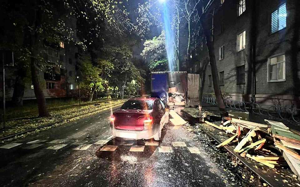Занимавшуюся погрузкой девушку сбил пьяный автомобилист из Липецка в Воронеже
