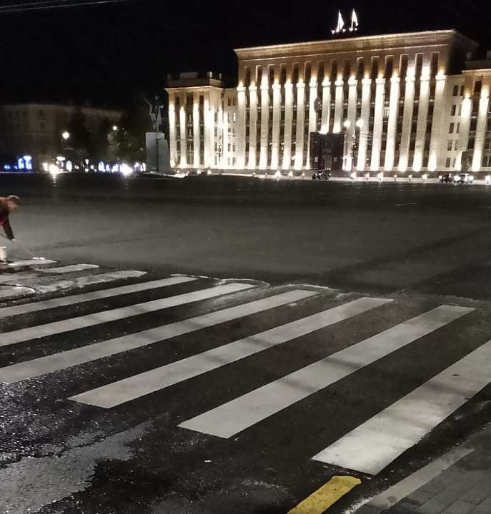 В преддверии Дня города продолжается генеральная уборка центральной части столицы Черноземья