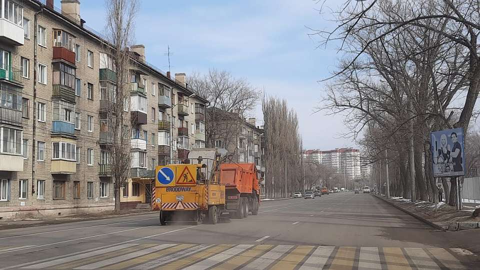         В Левобережном районе идет масштабная уборка