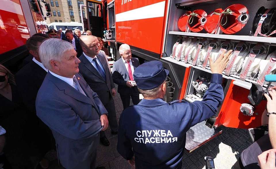 Партия современных пожарных машин поступила в Воронежскую область из Беларуси