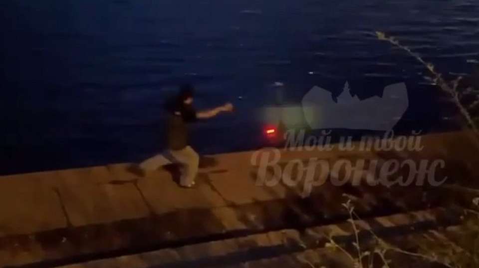 Одного из скидывавших электросамокаты в воронежское водохранилище подростков нашли