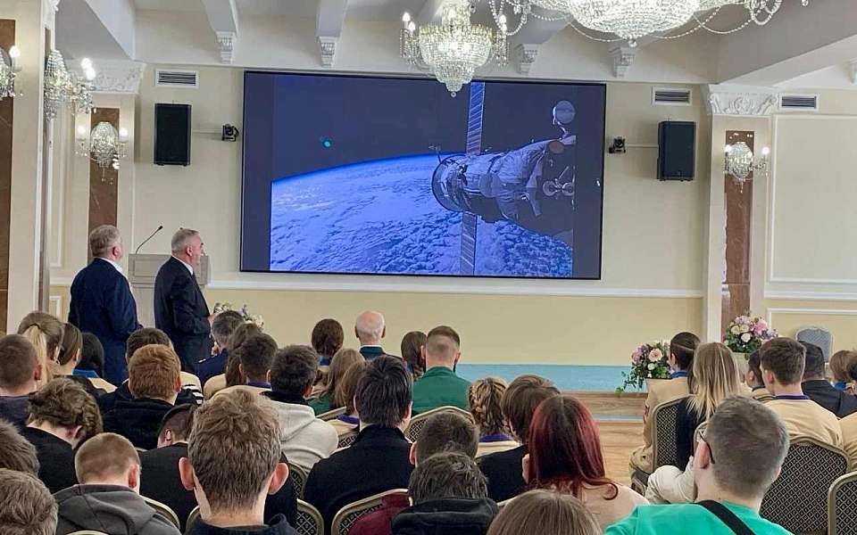 В Центральном районе прошла встреча с известным российским космонавтом