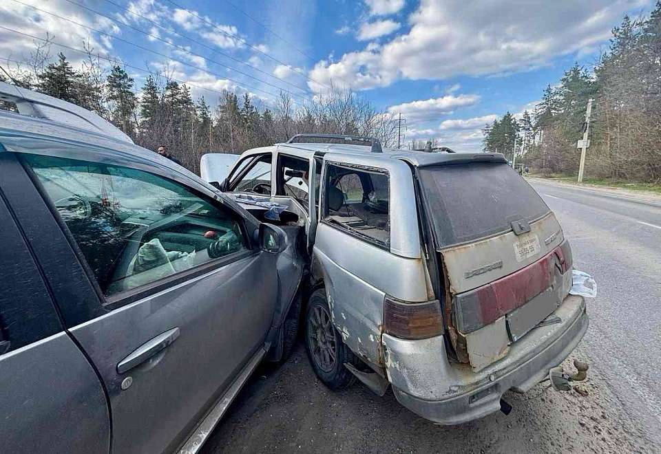 Попытка обгона привела к ДТП с двумя пострадавшими в Воронеже