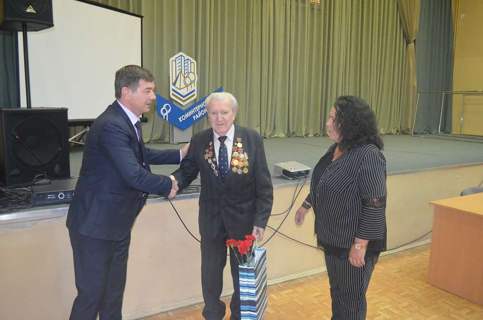В Коминтерновском районе поздравили защитника Воронежа Митрофана Федоровича Москалева