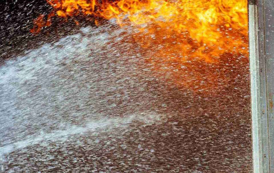 Загорелась ЛЭП инфраструктурного объекта после падения БПЛА в Воронежской области