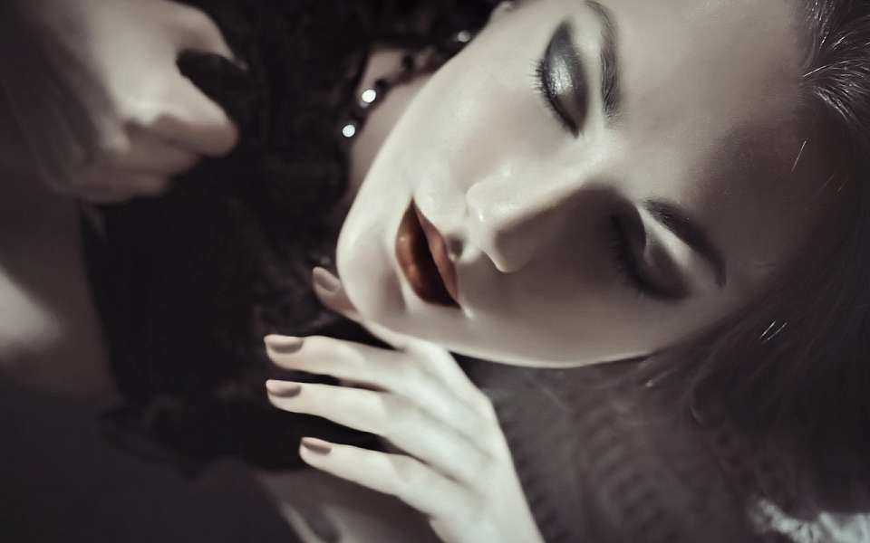 За трансляцию в интернете своей интимной жизни девушку отдали под суд в Воронеже