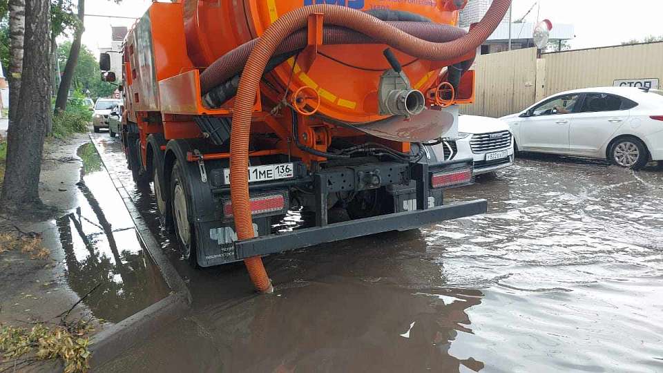 После ливня затопленными оказались несколько улиц в Воронеже