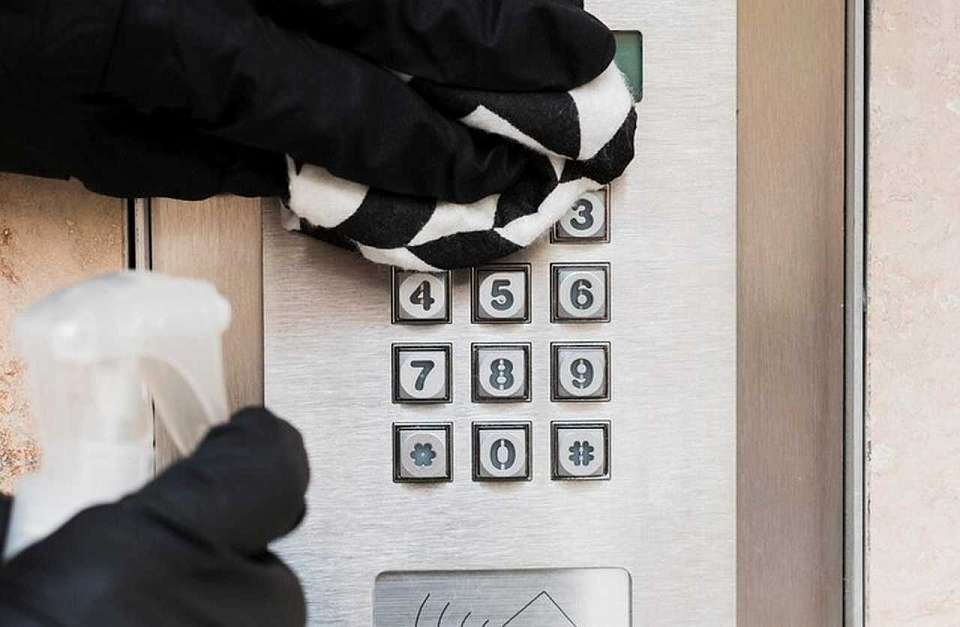 Мошенники обещают воронежцам личный код от домофона