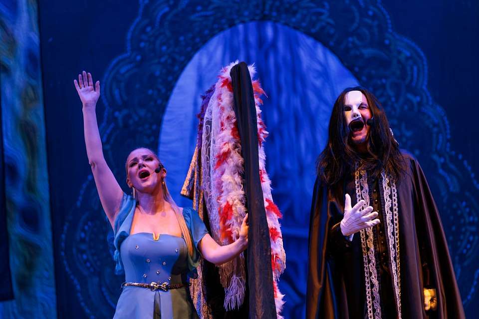 Воронежцам покажут пронзительную историю любви и смерти «Призрак оперы»