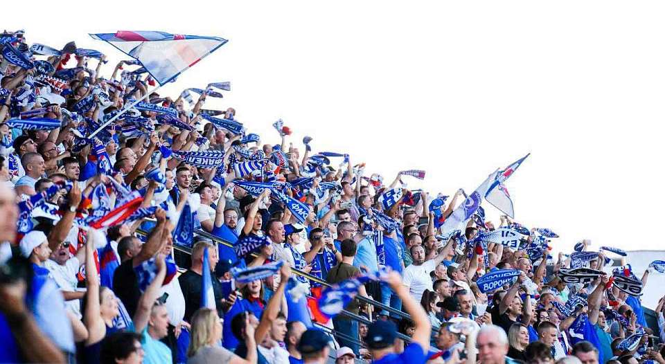 Проигравшую воронежскую команду «Факел» поддержал губернатор Александр Гусев