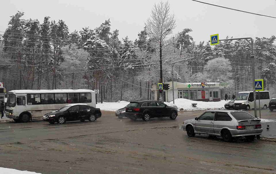 О резкой смене погоды на «зимнюю» мэр предупреждает воронежских автомобилистов и пешеходов