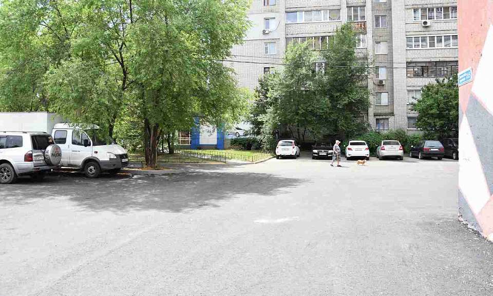 Продолжается обновление придомовых территорий многоквартирных домов в Железнодорожном районе