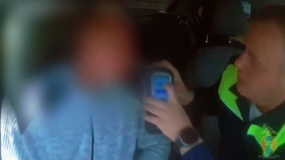 ГАИшники задержали пьяного скутериста, который попытался скрыться в воронежском лесу